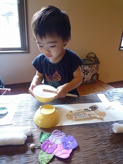 座席はゆったり。ベビーも安心。娘も嬉しそう・・・